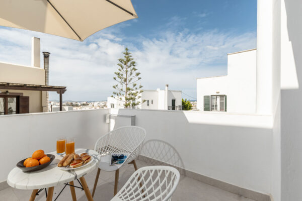 hyperstay-hospitality-naxos-golden-birds-3