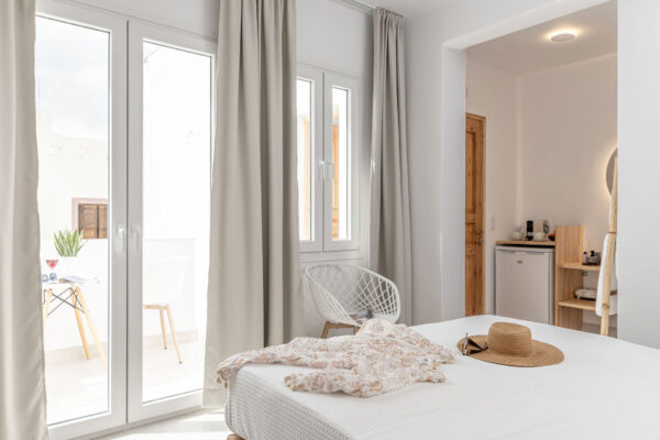 hyperstay-hospitality-naxos-golden-birds-9