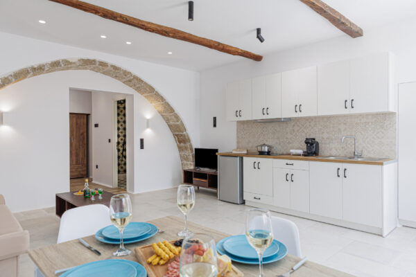 House (3) - Αντιγραφή