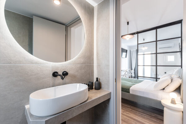 28F56C2F-AF6E-479C-BB79-0F64A2258475